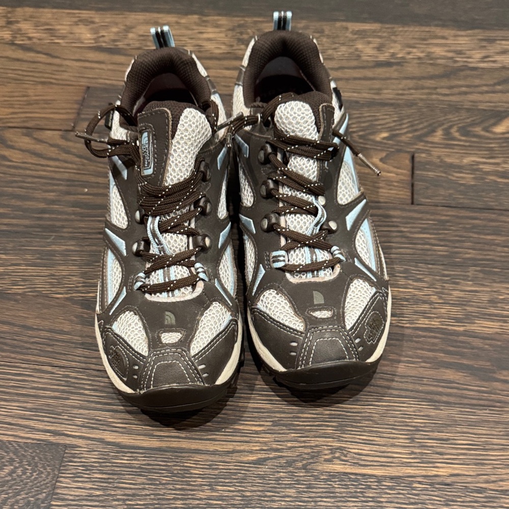 Women's North Face hiking shoes - Picture 3 of 5
